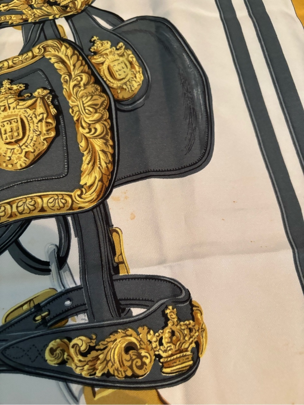 Authentic Hermès "Brides de Gala" 90cm Silk Scarf – Rare Golden Yellow - Picture 4 of 6